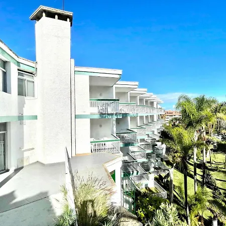 Apartamento con estupendas piscinas y magnifica jardín en Puerto de la Cruz Apartamento *