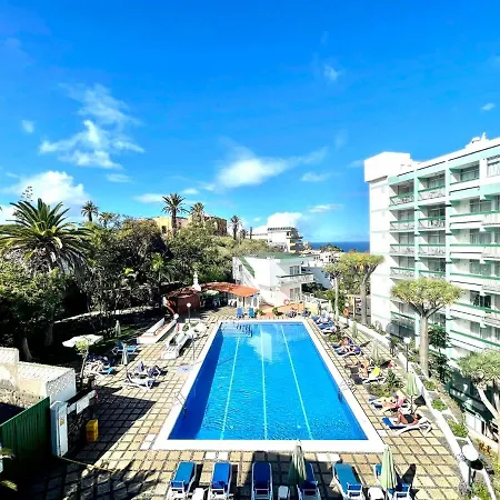 Apartamento con estupendas piscinas y magnifica jardín en Puerto de la Cruz Apartamento *