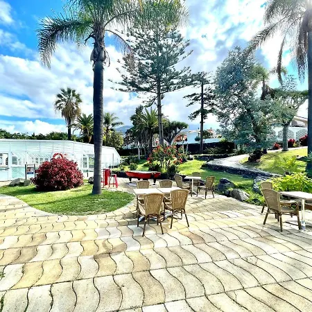 Apartamento con estupendas piscinas y magnifica jardín en Puerto de la Cruz Apartamento